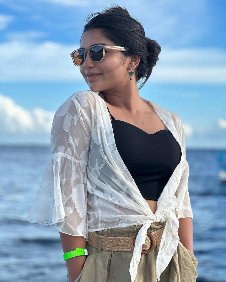 గౌరీ జి కిషన్ అందమైన ఫోటోలు.  Image Credit: Gouri G Kishan/ Instagram