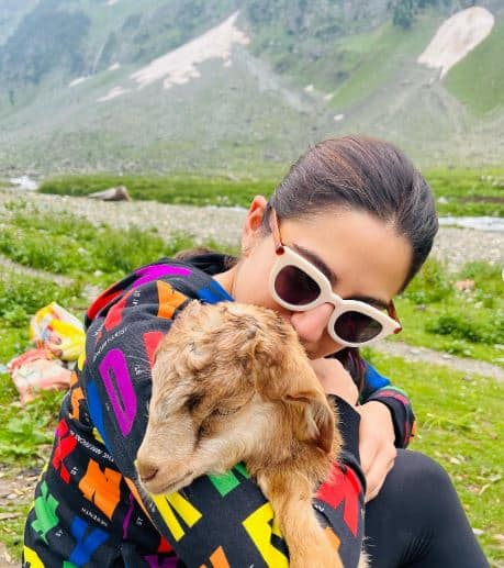 Sara Ali Khan Video: Sara Ali Khan reached Amarnath Dham, a beautiful video of the journey came out Sara Ali Khan Video: સારા અલી ખાન પહોંચી અમરનાથ ધામ, સામે આવ્યો યાત્રાનો સુંદર વીડિયો