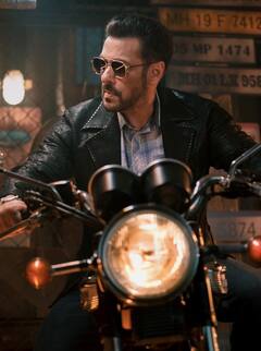 Salman Khan  से Akshay Kumar तक, फिल्में साइन करने से पहले अजीब डिमांड करते हैं ये सितारे