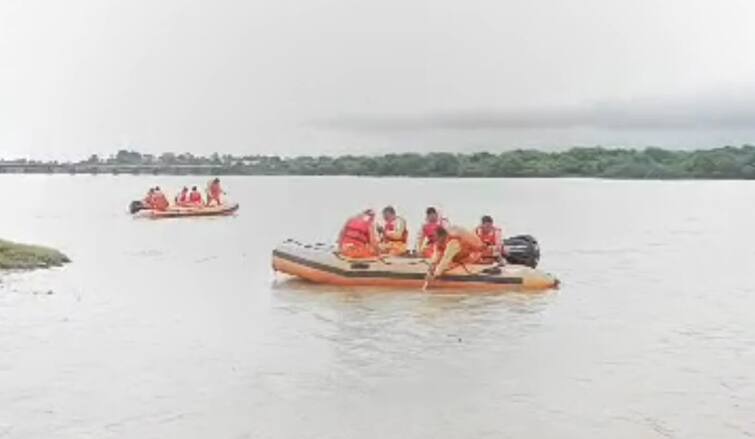 Rajkot: 6 laborers drowned in river near Jetpur, 2 rescued, 4 missing રાજકોટઃ જેતપુર પાસે નદીના પ્રવાહમાં 6 મજૂરો તણાયા, 2નો આબાદ બચાવ, 4 લાપતા