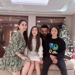 Sanjay Dutt House: संजय दत्त के घर के हर कोना में बसती हैं उनके पेरेंट्स की यादें, यहां देखें लिविंग से लेकर मंदिर तक की तस्वीरें....