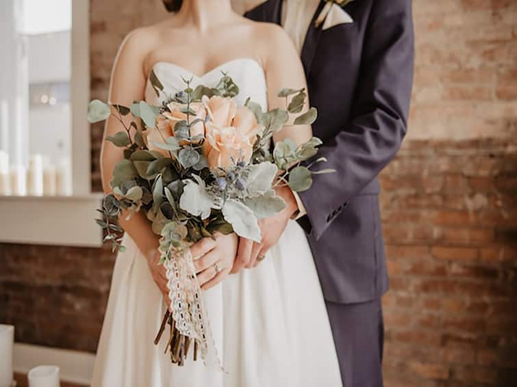 Woman In Australia Claims She Accidentally Married Her Father-In-Law ஒரே ஒரு செகண்ட்டில் மாறிப்போன திருமணம்: தந்தை, மகனை மணந்த பெண்! நடந்தது என்ன?