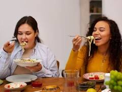 ਜੇਕਰ ਤੁਸੀਂ ਵੀ ਖਾਂਦੇ ਹੋ ਛੇਤੀ-ਛੇਤੀ ਖਾਣਾ, ਤਾਂ ਵੱਧ ਸਕਦਾ ਇਨ੍ਹਾਂ ਬਿਮਾਰੀਆਂ ਦਾ ਖਤਰਾ, ਹੋ ਸਕਦਾ ਇਹ ਨੁਕਸਾਨ