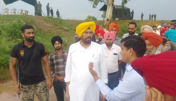 Kuldeep Dhaliwal and Deputy Commissioner Himanshu Agarwal visited Dera Baba Nanak area ਕੁਲਦੀਪ ਧਾਲੀਵਾਲ ਅਤੇ ਡਿਪਟੀ ਕਮਿਸ਼ਨਰ ਹਿਮਾਂਸ਼ੂ ਅਗਰਵਾਲ ਵੱਲੋਂ ਡੇਰਾ ਬਾਬਾ ਨਾਨਕ ਦੇ ਇਲਾਕੇ ਦਾ ਦੌਰਾ