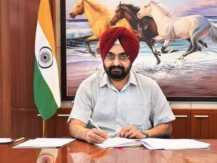 Dehradun News: उत्तराखंड के मुख्य सचिव सुखबीर सिंह संधू का कार्यकाल बढ़ा, 6 महीने का मिला एक्सटेंशन Uttarakhand Chief Secretary SS Sandhu Tenure Extended 6 month he was 1988 batch IAS officer Dehradun News: उत्तराखंड के मुख्य सचिव सुखबीर सिंह संधू का कार्यकाल बढ़ा, 6 महीने का मिला एक्सटेंशन