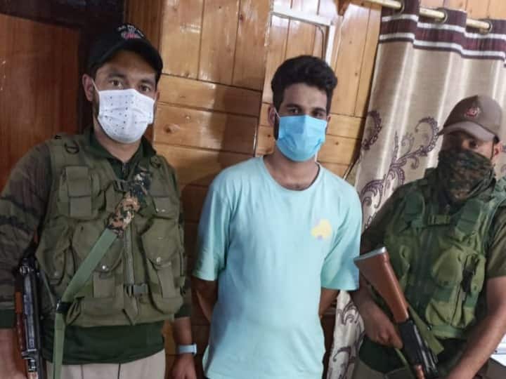 Jammu-Kashmir: जम्मू-कश्मीर पुलिस ने टेरर फंडिंग मामले में की एक और गिरफ्तारी, पत्रकार होने का है दावा Jammu Kashmir terror funding case Self styled journalist arrested in Lashkar ann Jammu-Kashmir: जम्मू-कश्मीर पुलिस ने टेरर फंडिंग मामले में की एक और गिरफ्तारी, पत्रकार होने का है दावा