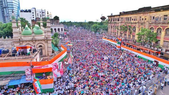 পঞ্চায়েতে বিপুল জয়ের জন্য আমি সব মানুষকে প্রণাম জানাই। অনুমতি পেলে শান্তিপূর্ণভাবে বোর্ড গঠন করবেন সবাই । আমরা  মণিপুরের মানুষদের পাশে আছি। মণিপুর জ্বলছে, কোথায় গেল বেটি বাঁচাও স্লোগান ? সারা দেশ আজ জ্বলছে। মহিলাদের ইজ্জত নিয়ে খেলা করলে দেশের মহিলারাই নির্বাচনে আপনাদের দূরে সরিয়ে দেবে'