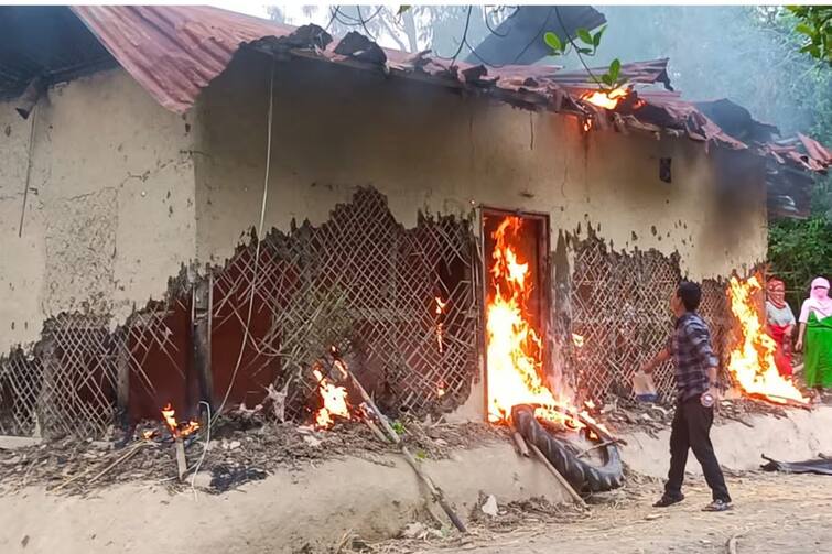 Manipur Violence: People set fire to the house of the accused of women's nude parade, his family too. Manipur Violence: મહિલાઓના નગ્ન પરેડના આરોપીના ઘરને લોકોએ લગાવી આગ, તેના પરિવારને પણ..  