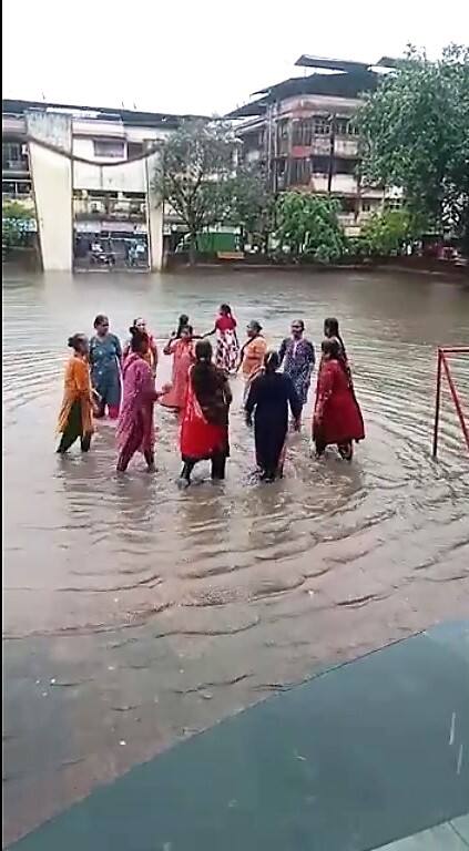 दोन दिवसांपासून वसईत मुसळधार पाऊस सुरुच आहे.