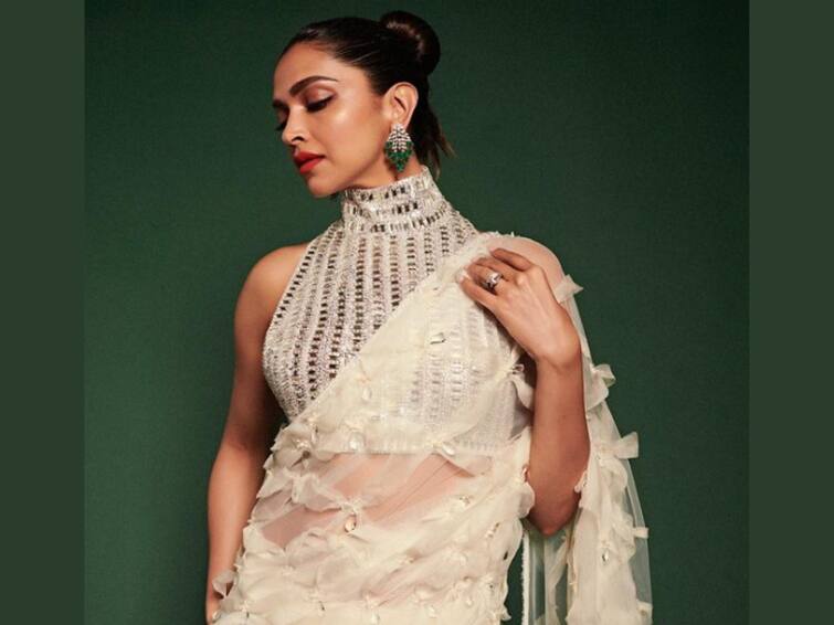 Deepika Padukone In An Elegant Saree At Manish Malhotra Bridal Couture Show Deepika Padukone Glams Up In An Elegant Saree At Manish Malhotra Bridal Couture Show. Take A Look