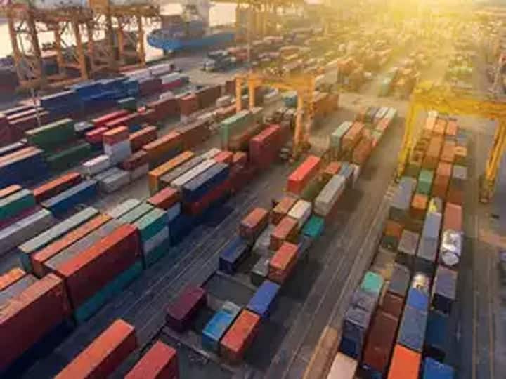 निर्यात के मामले में नीति आयोग के द्वारा तैयार लिस्ट में इस बार Tamilnadu पहले स्थान पर है. तमिलनाडु ने 80.89 स्कोर किया है. दूसरे स्थान पर Maharashtra है. महाराष्ट्र ने इस बार 78.20 स्कोर किया है.