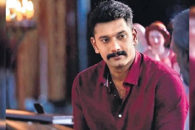 தமிழ் சினிமாவில் இன்னும் மென்மேலும் பல உயரங்கள் அடைய ஏபிபி நாடு சார்பாக இனிய பிறந்தநாள் வாழ்த்துகள் அருள்நிதி.