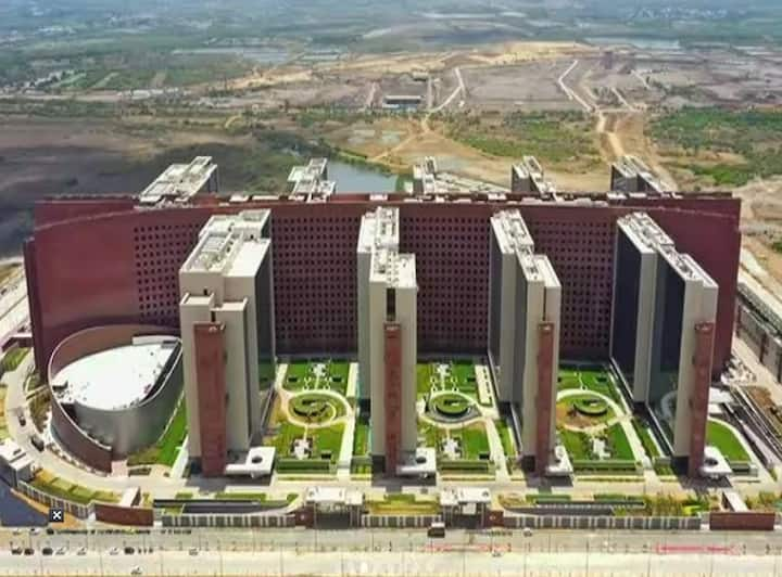 World's Largest Office:  ગુજરાતના સુરતમાં વિશ્વની સૌથી મોટી ઓફિસ બિલ્ડિંગ બનાવવામાં આવી છે. આ ઈમારતને ડાયમંડ ટ્રેડિંગ સેન્ટર તરીકે વિકસાવવામાં આવી છે.