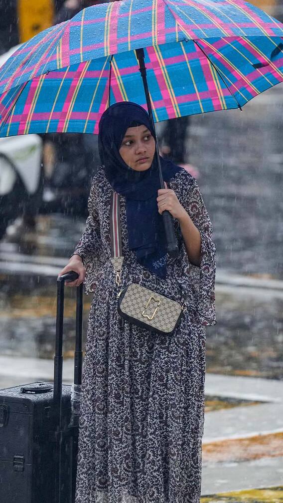 मुंबई पाण्यात...