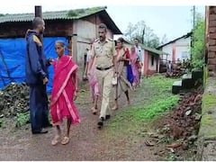 Raigad landslide:  रायगड: पेण तालुक्यातील चांदेपट्टी येथील नागरिकांचे सुरक्षित स्थळी स्थलांतर; पाहा फोटो