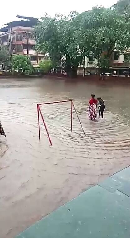 काल  दिवसभर वसई विरार नालासोपारा जलमय झाला होता.