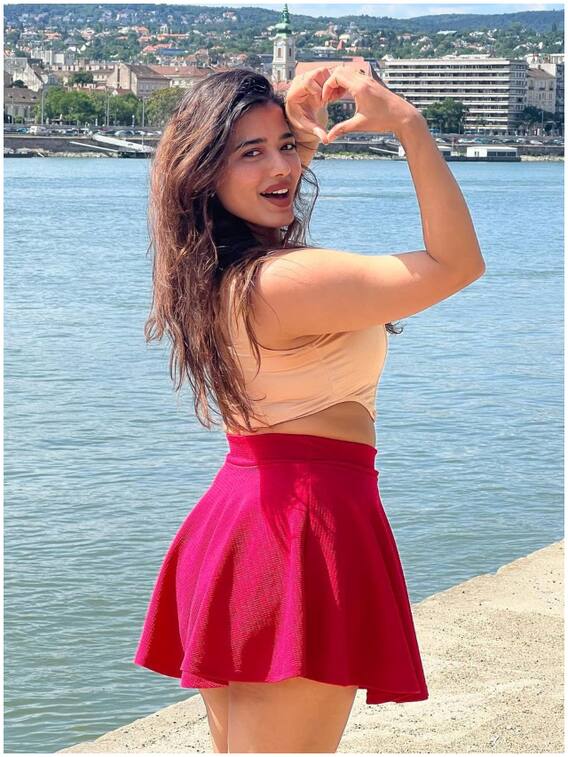 పవన్‌తో సీన్లు లేవు కానీ - అందాల కేతిక కబుర్లు