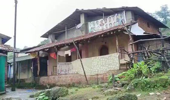 रायगड जिल्ह्यातील पेण तालुक्यातील डोंगर वस्तीतील चांदेपट्टी येथे राहणाऱ्या नागरिकांचे स्थलांतर करण्यात आले आहे.