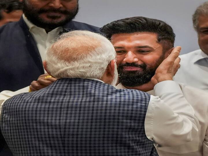 Chirag Paswan: चिराग पासवान PM मोदी के क्यों हनुमान हैं? एलजेपी आर प्रमुख ने खोला राज, बताई अपनी दिल की बात Chirag Paswan statement regarding Loksabha election 2024 NDA alliance and PM Narendra Modi Chirag Paswan: चिराग पासवान PM मोदी के क्यों हनुमान हैं? एलजेपी आर प्रमुख ने खोला राज, बताई अपनी दिल की बात