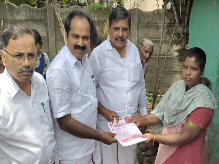 kalaignar magalir urimai thogai scheme application distribution Minister meiyyanathan Mayiladuthurai TNN மயிலாடுதுறையில் கலைஞர் மகளிர் உரிமைத் தொகை விண்ணப்பத்தை வீடுவீடாக  சென்று வழங்கிய அமைச்சர்