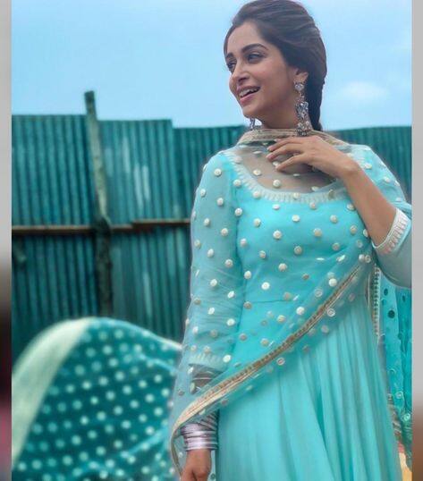 ਉਸ ਨੇ ਦੱਸਿਆ ਕਿ ਹੁਣ ਉਸ ਨੂੰ ਹੋਰ ਸੁਚੇਤ ਰਹਿਣ ਦੀ ਲੋੜ ਹੈ, ਕਿਉਂਕਿ ਉਸ ਦੇ ਸਰੀਰ ਵਿਚ ਠੀਕ ਹੋਣ ਦੀ ਪ੍ਰਕਿਰਿਆ ਚੱਲ ਰਹੀ ਹੈ। ਦੀਪਿਕਾ ਨੇ ਦੱਸਿਆ ਕਿ ਉਸ ਨੂੰ ਆਪਣੇ ਖਾਣ-ਪੀਣ ਦਾ ਬਹੁਤ ਧਿਆਨ ਰੱਖਣਾ ਪੈਂਦਾ ਹੈ ਕਿਉਂਕਿ ਉਹ ਬੱਚੇ ਨੂੰ ਦੁੱਧ ਵੀ ਪਿਲਾ ਰਹੀ ਹੈ।