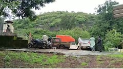 Raigad landslide:  रायगड: पेण तालुक्यातील चांदेपट्टी येथील नागरिकांचे सुरक्षित स्थळी स्थलांतर; पाहा फोटो
