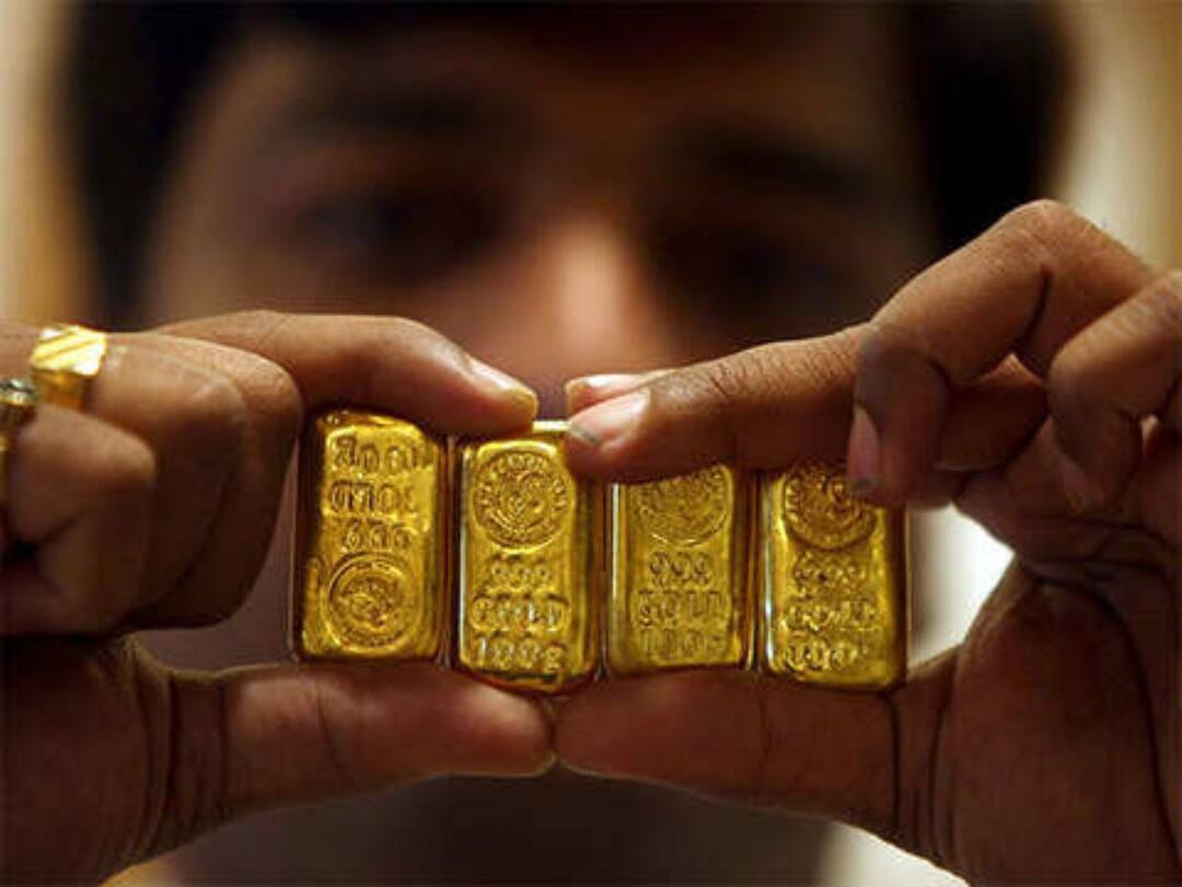 In Kolhapur found gold biscuits and coin on the edge of the lake worth of 24 lakh no one claim on that gold Kolhapur News: कोल्हापुरात तळ्याच्या काठावर सोन्याची बिस्किटे सापडल्याने एकच खळबळ; पोलिसांकडून सोनं ताब्यात