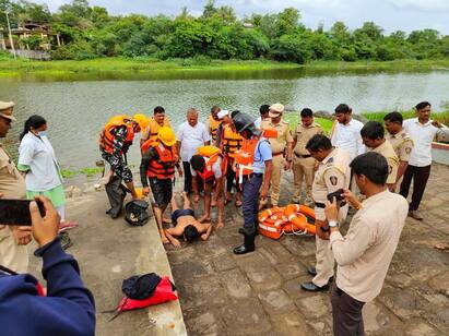 पूर परिस्थितीसाठी पुणे प्रशासन सज्ज झालं आहे. खेडमध्ये मॉक ड्रिलचं आयोजन करण्यात आलं होतं.