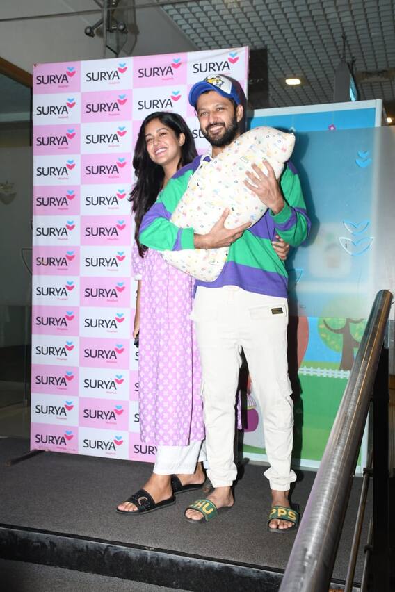 সদ্যোজাতকে নিয়ে বাড়ি ফিরলেন ঈশিতা-বৎসল