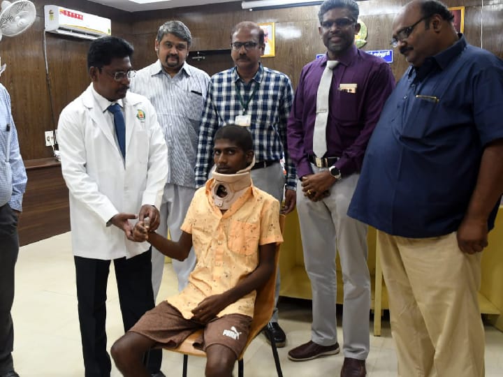 அரசு காப்பீட்டில் ஆபரேஷன்; கை, கால்கள் செயலிழந்த இளைஞருக்கு மறுவாழ்வு - தூத்துக்குடியில் அரசு  டாக்டர்கள் சாதனை