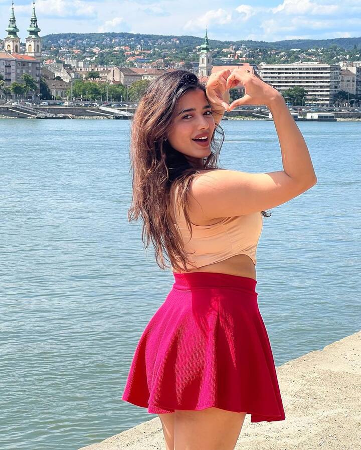 కేతికా శర్మ అందమైన ఫోటోలు