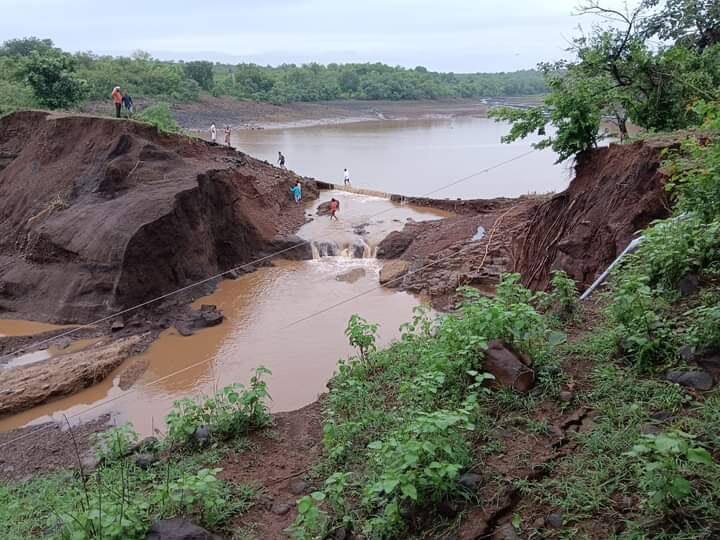 तर नांदेडच्या मुखेड तालुक्यातील तारदरवाडी येथील तलाव अतिवृष्टीमुळे फुटला. पाण्याचा विसर्ग हा संथ गतीने राहिल्यामुळे पाणी एकदम बाहेर निघाले नाही. यामुळे मोठ्याप्रमाणावर नुकसान झाले