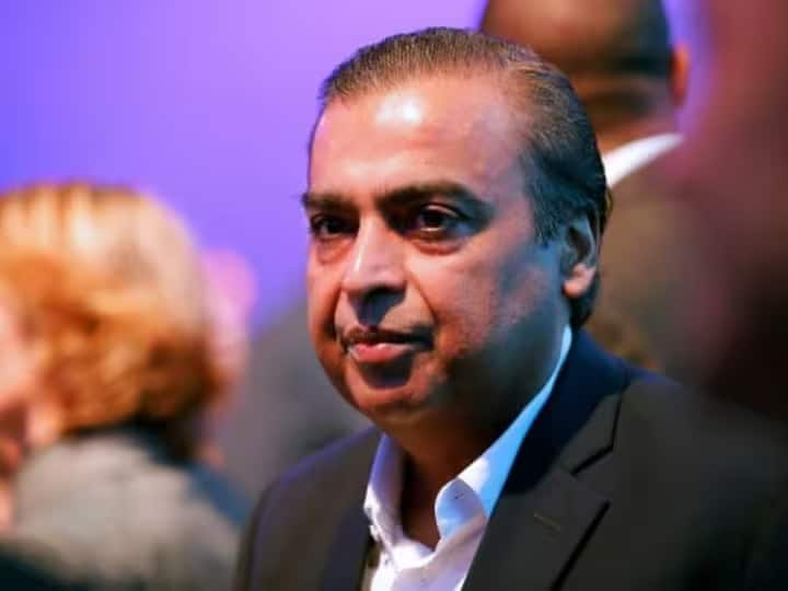 reliance-highest-paid-employee-this-man-is-getting-more-salary-than-chairman-mukesh-ambani Reliance: রিলায়েন্সের এই কর্মচারীর বেতন মুকেশ আম্বানির থেকেও বেশি