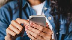 Excess Phone use: सावधान! मोबाईलच्या अतिवापरामुळे होतात 'हे' दुष्परिणाम; मोठ्यांसह लहान मुलांचंही होतं नुकसान