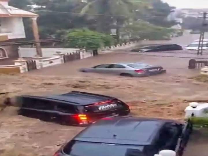 Gujarat Floods: गुजरात में भारी बारिश का 'तांडव', जूनागढ़ और अन्य इलाकों में अचानक आई बाढ़, 4 की मौत, पानी बहा ले गया कई गाड़ियां