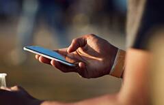 Excess Phone use: सावधान! मोबाईलच्या अतिवापरामुळे होतात 'हे' दुष्परिणाम; मोठ्यांसह लहान मुलांचंही होतं नुकसान