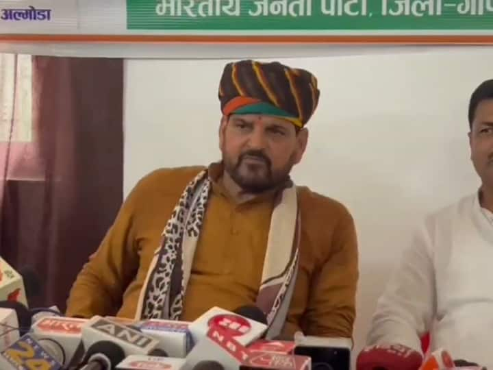 BJP MP Brij Bhushan Sharan Singh taunts Varun Gandhi BJP does not run with single person ann UP Politics: 'बीजेपी किस एक व्यक्ति से नहीं चलती', वरुण गांधी के लिए बृजभूषण शरण सिंह ने क्यों कही ये बात