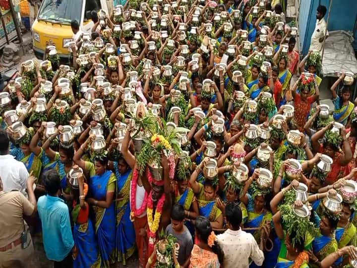 aadi pooram 2023 in kanchipuram 501 palkuta Orvala Abhisekam to Uttaramerur Pallavar era Durga Amman on the occasion of Aadipuram festival. Aadi Pooram: பல்லவர் கால அம்மன் கோவிலில் ஆடிப்பூரம் திருவிழா கோலாகலம்..! கருவறையில் பாலாபிஷேகம் செய்த பக்தர்கள்..!