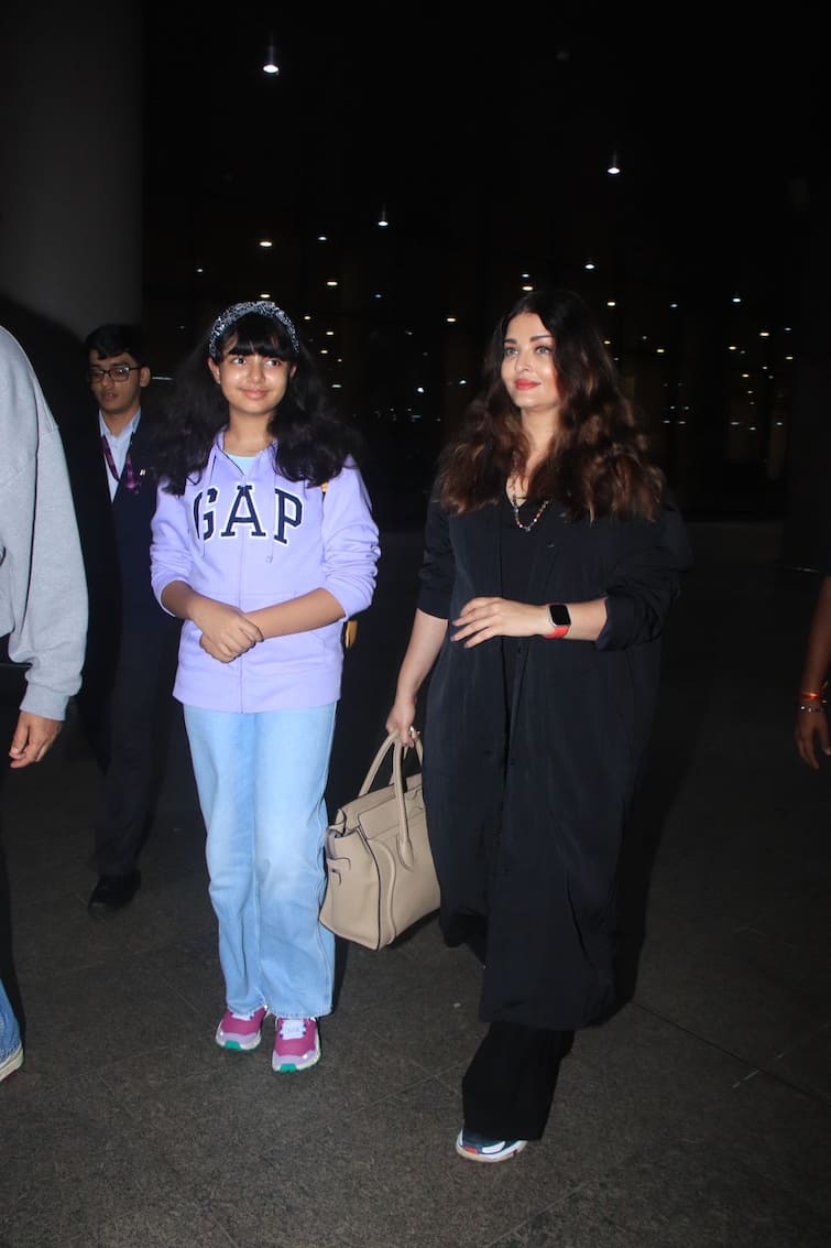 Aishwarya Rai Bachchan spotted at the airport, but her phone wallpaper  grabs attention