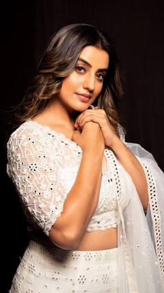 Pawan Singh और Khesari Lal की दोस्ती पर Akshara ने ये क्या बोल दिया | ENT LIVE