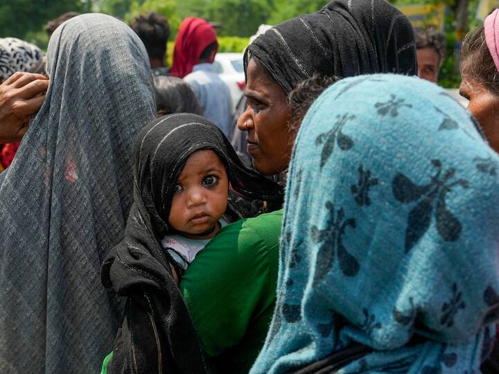 People at a flood-relief camp on Vikas Marg line up for provisions. (Image Source: PTI)