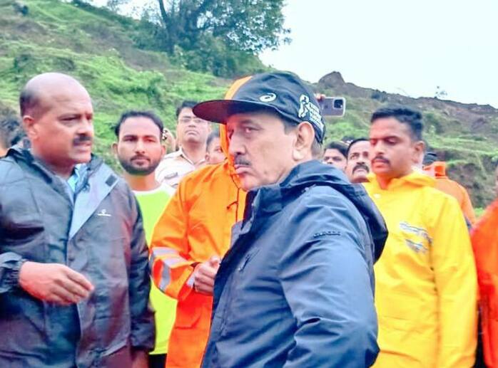 Irshalgad Landslide: इर्शाळवाडी दुर्घटनेतील मृतांचा आकडा वाढू शकतो; गिरीश महाजन यांनी व्यक्त केली भीती Raigad Irsalwadi Landslide Death toll in Irshalwadi tragedy may rise Girish Mahajan expressed fear Irshalgad Landslide: इर्शाळवाडी दुर्घटनेतील मृतांचा आकडा वाढू शकतो; गिरीश महाजन यांनी व्यक्त केली भीती