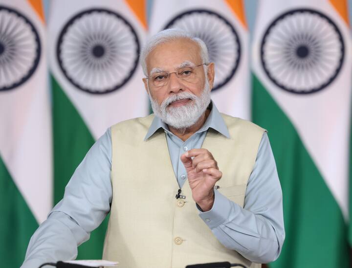 प्रधानमंत्री नरेंद्र मोदी ने मंगलवार (18 जुलाई) को पोर्ट ब्लेयर के वीर सावरकर अंतरराष्ट्रीय हवाईअड्डे के नए एकीकृत टर्मिनल भवन का वीडियो कॉन्फ्रेंसिंग के जरिये उद्घाटन किया.