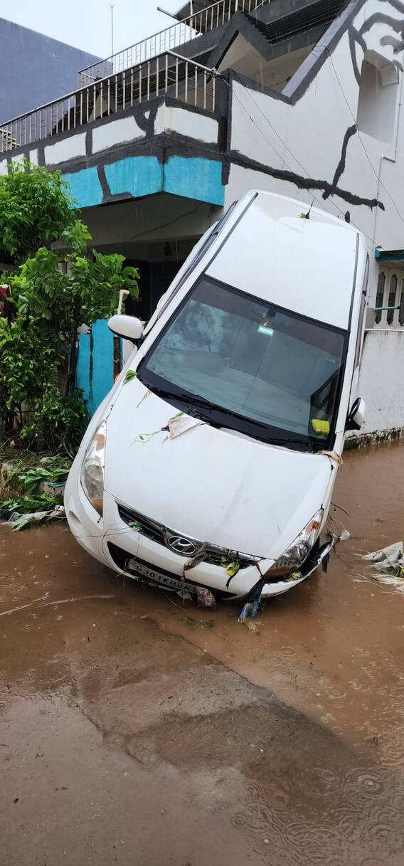 Junagadh Rain: જુનાગઢમાં 750 લોકોનું સ્થળાંતર, જળબંબાકારની સ્થિતિ બાદ તારાજીના દ્રશ્યો આવ્યા સામે