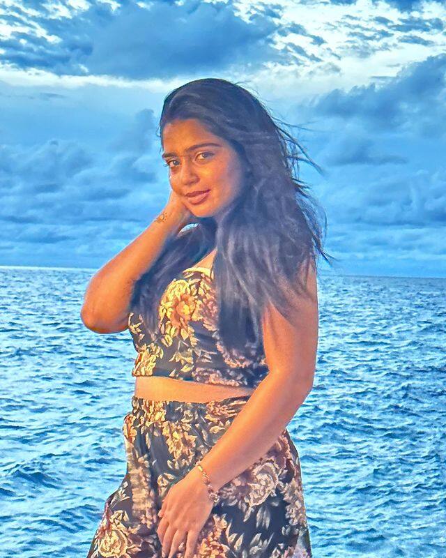 மிர மிரட்டலு ஸ்டைலச்சி பேபி..