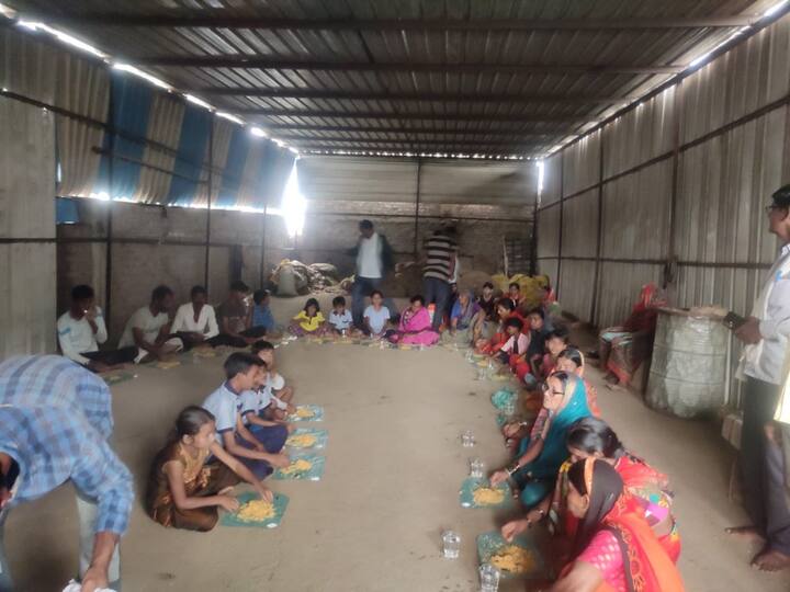 हदगाव तालुक्यातील मौजे नेवरी येथील 21 घरांमध्ये पाणी जाऊन अन्नधान्याचे नुकसान झाले. संबंधित कुटुंबातील व्यक्तींना सुरक्षित ठिकाणी जेवणाची व्यवस्था करण्यात आली होती.