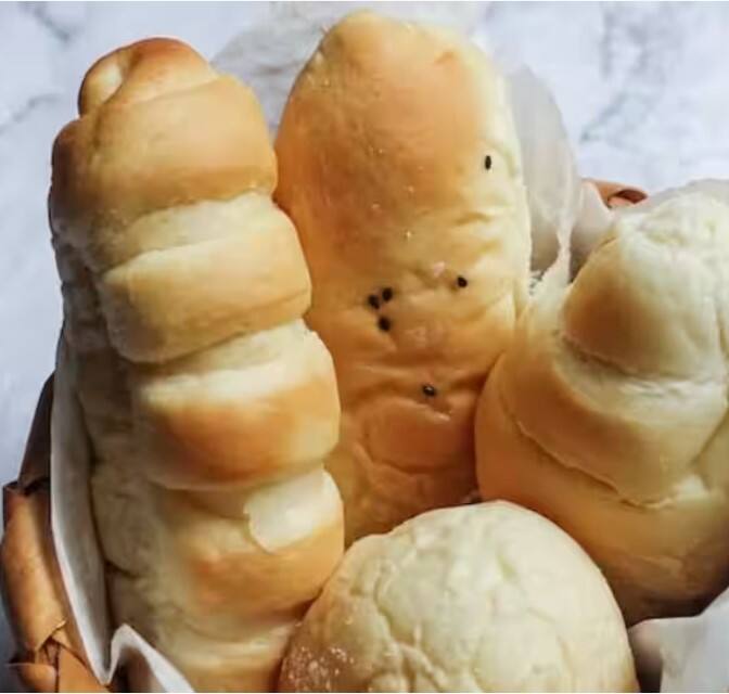 ਬਰੈੱਡ ਖਾਣ ਤੋਂ ਪਹਿਲਾਂ ਤੁਹਾਨੂੰ ਇਸ ਨੂੰ ਖਾਣ ਦੇ ਸਹੀ ਸਮੇਂ ਬਾਰੇ ਜ਼ਰੂਰ ਪਤਾ ਹੋਣਾ ਚਾਹੀਦਾ ਹੈ। ਬਰੈੱਡ ਖਾਣ ਦਾ ਸਹੀ ਸਮਾਂ ਦੁਪਹਿਰ ਦਾ ਹੈ। ਦੁਪਹਿਰ ਨੂੰ ਬਰੈੱਡ ਖਾਣ ਨਾਲ ਤੁਹਾਨੂੰ ਊਰਜਾ ਮਿਲੇਗੀ ਅਤੇ ਤੁਹਾਡਾ ਪੇਟ ਲੰਬੇ ਸਮੇਂ ਤੱਕ ਭਰਿਆ ਰਹੇਗਾ। ਦੁਪਹਿਰ ਨੂੰ ਬਰੈੱਡ ਆਸਾਨੀ ਨਾਲ ਪਚ ਜਾਂਦੀ ਹੈ ਅਤੇ ਐਸੀਡਿਟੀ ਦੀ ਸਮੱਸਿਆ ਨਹੀਂ ਹੁੰਦੀ।