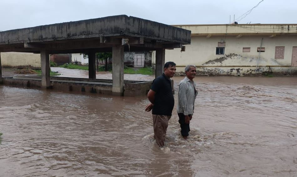 Amreli Rain: અમરેલીમાં ઓરેન્જ એલર્ટ વચ્ચે ધોધમાર વરસાદ, મતીરાળા ગામમાં પૂર જેવી સ્થિતિ