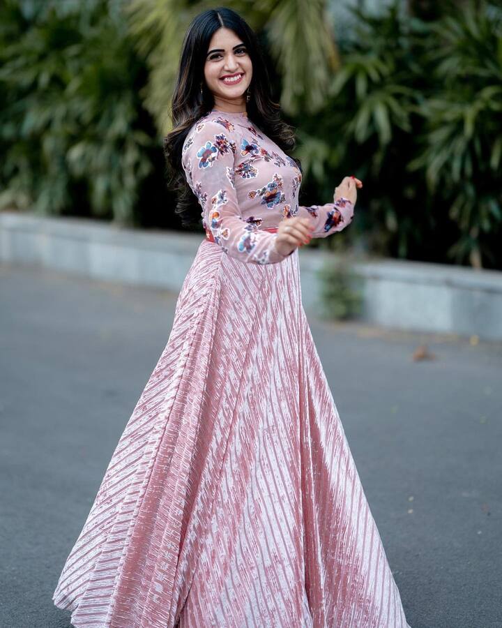 స్రవంతి చొక్కారపు అందమైన ఫోటోలు