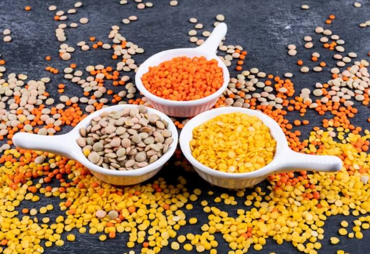 बीन्स और दाल फाइबर और फोलेट का एक बड़ा स्रोत है जो प्रजनन क्षमता बढ़ाने में मदद कर सकते हैं, ये आपके हार्मोन को संतुलित करने में मदद करते हैं.शुक्राणु को अंडे से फर्टिलाइज करने में मदद करते हैं.